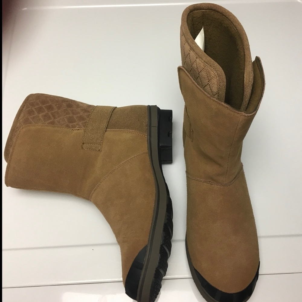 Women’s Size 11 Weather-Proof Boots